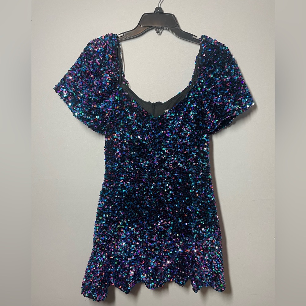 Zara women’s size large dress! BEAUTIFUL DRESS!!!